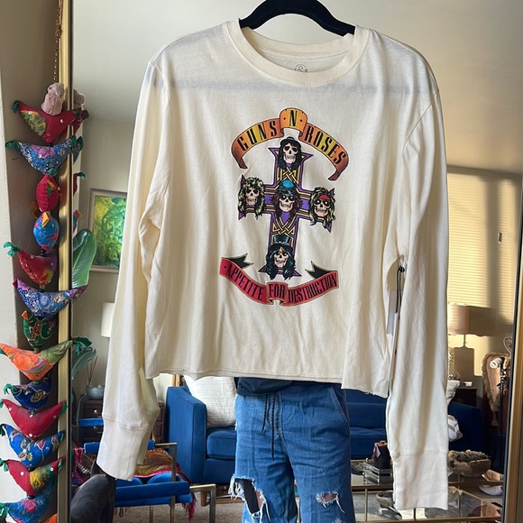 ⚡️SOLD⚡️ Guns N' Roses Band Long Sleeve Crop Tee Ivory Skull Graphic Shirt NEW - Picture 9 of 16